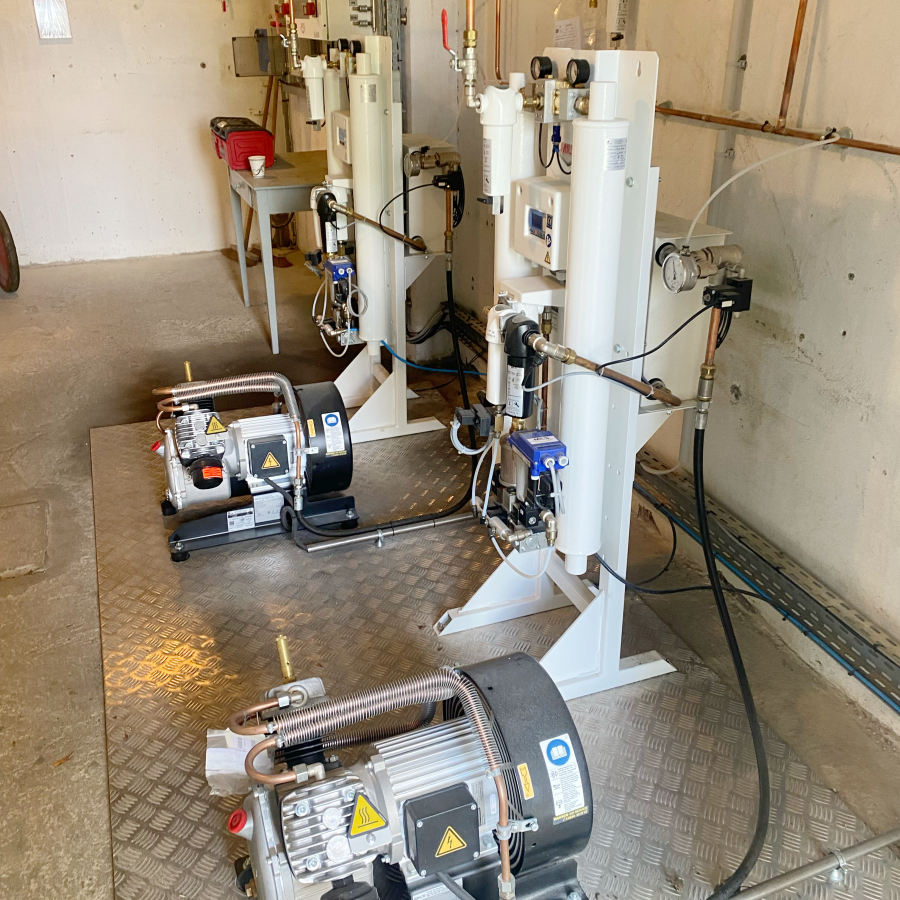 Installation Linde à l'hôpital Loudun - Centrale d'air médical par compresseurs