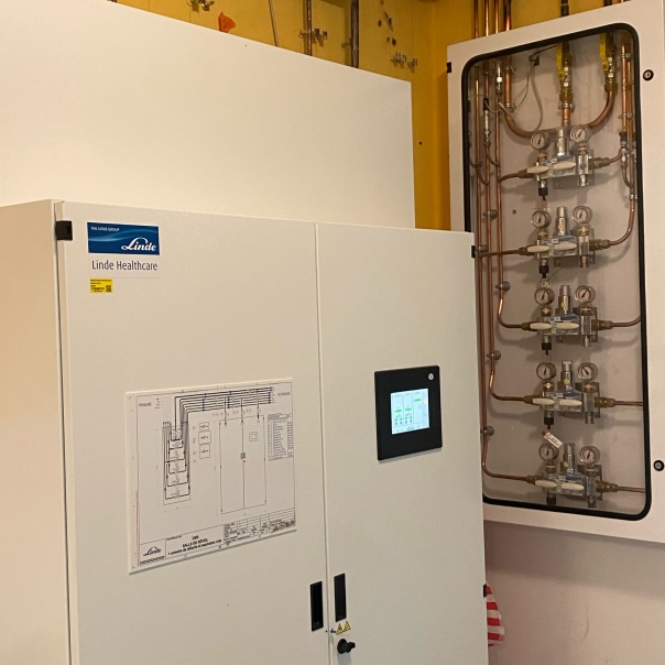Installation réseaux de gaz médicaux à l'hôpital de Bourges - Bretagne Techniques Services - partenaire Linde Gas